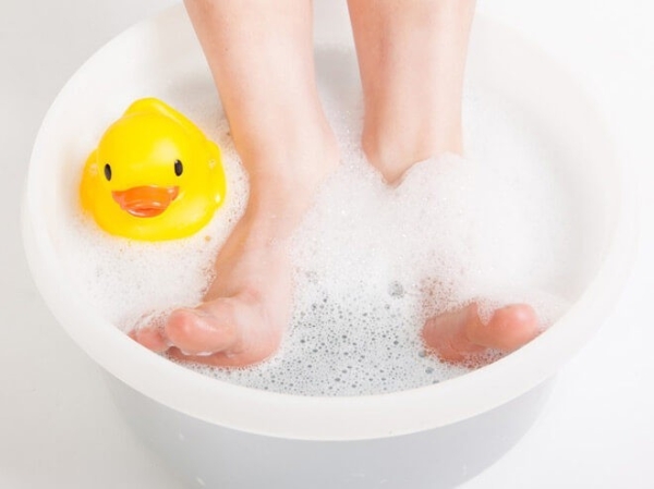 Как распарить ноги содой при простуде, кашле и насморке